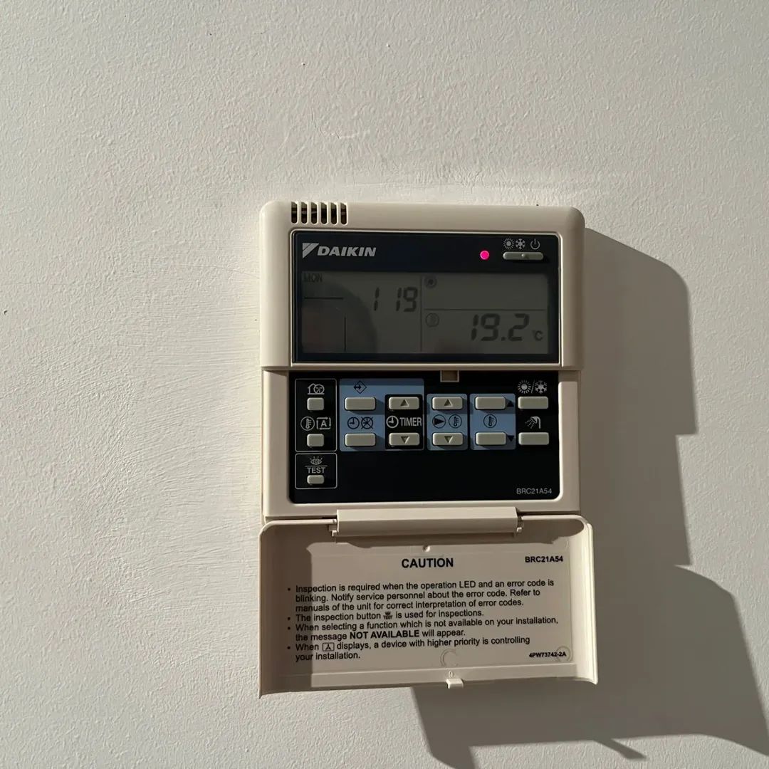 Detalhe de instalação de radiador
